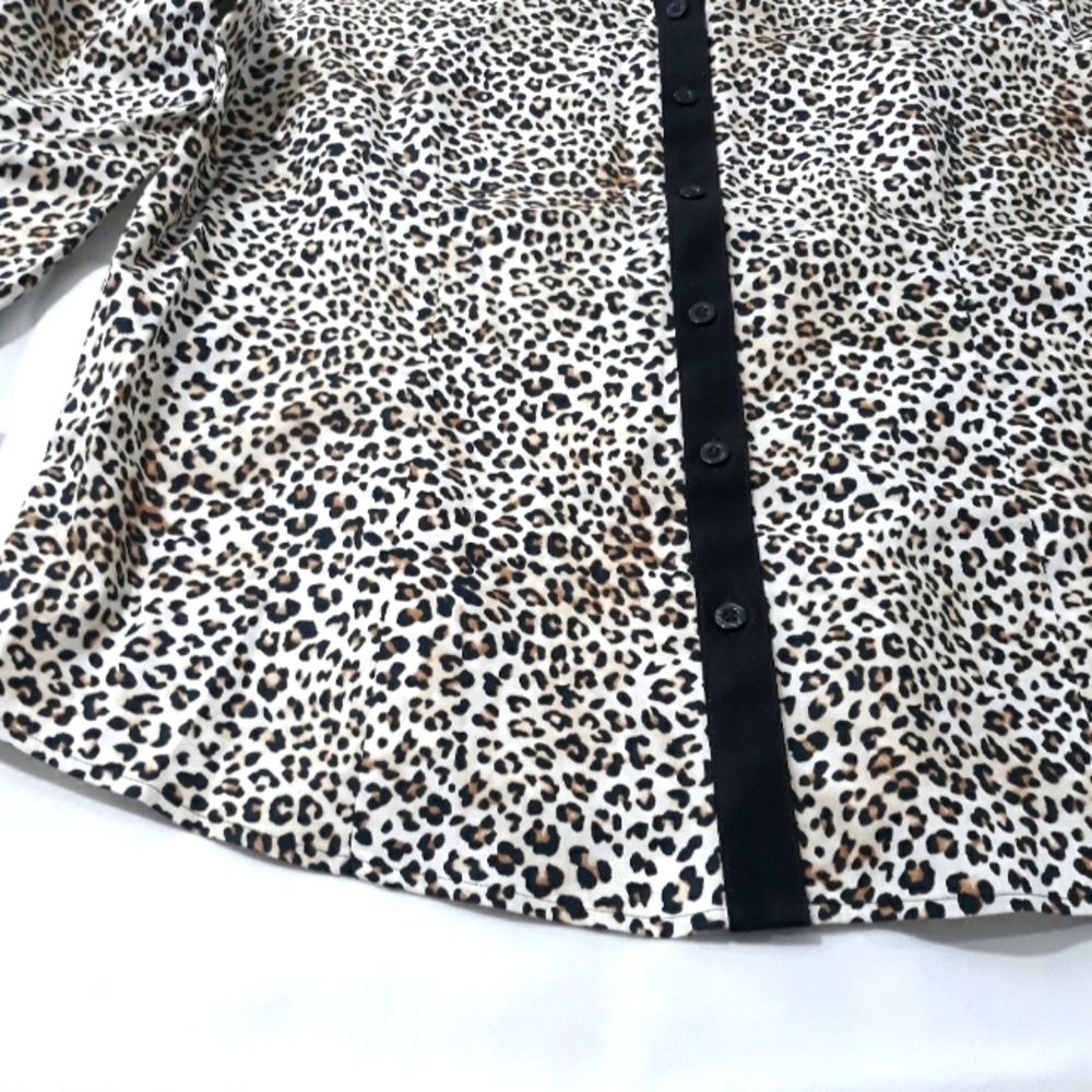 Chico's 100% Cotton Leopard Print Button-Up Shirt With Sleeves Size 2 (Large) - Picture 5 of 13